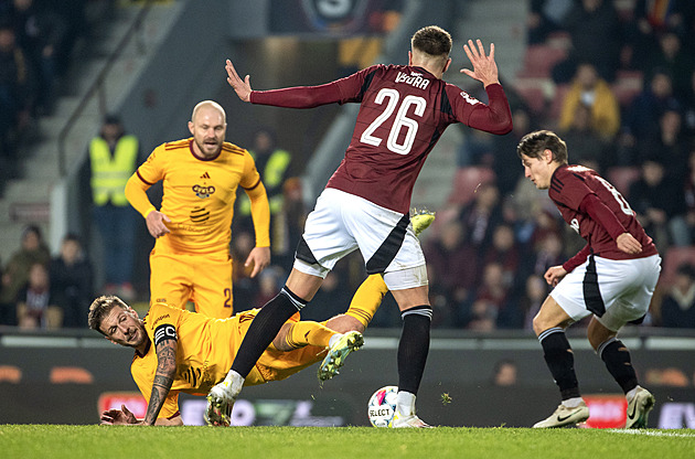 ONLINE: Sparta - Dukla 0:0, favorit se šesti změnami. Hrají Milla, Sadílek i Mercado