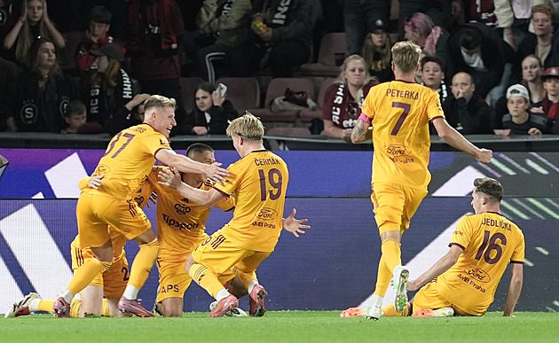 ONLINE: Sparta - Dukla 2:2, domácí tlak nepolevuje, po hodině srovnává Kuchta