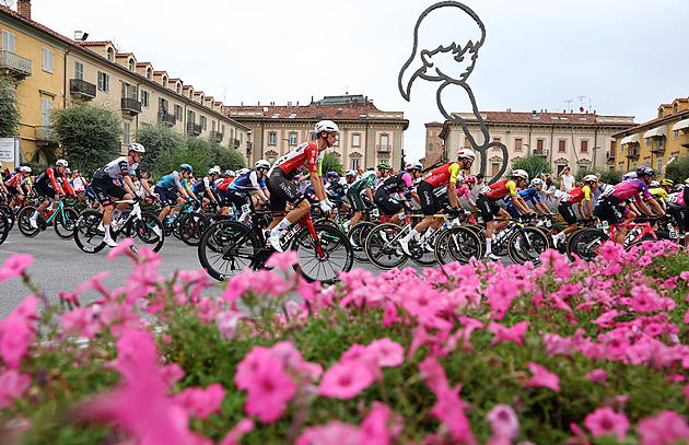 Vuelta ONLINE: Sprint alpským podhůřím. Peloton dojel únik, chystá se velké finále