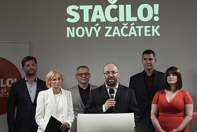 Nepřiznaná koalice? Hnutí Stačilo! se vyjádří k návrhu na zrušení kandidátek