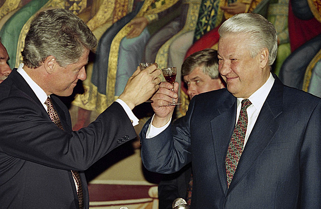 Rusko členem NATO? Rozsudek smrti. Clintonovo snažení kdysi zhatil odpor Němců