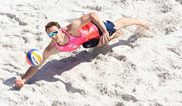 Maixnerová a Neuschaeferová prošly kvalifikací, Perušič a Schweiner vyhráli