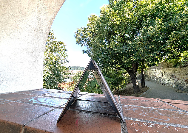 Vyzkoušeli jsme notebook, který si oblíbí milovníci soukromí v AI