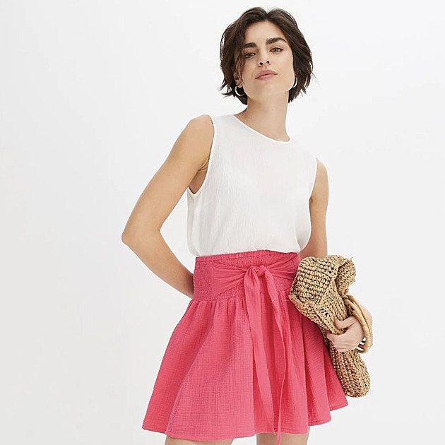 Véčko, kulatý nebo na zádech. Tento výstřih vám bude slušet