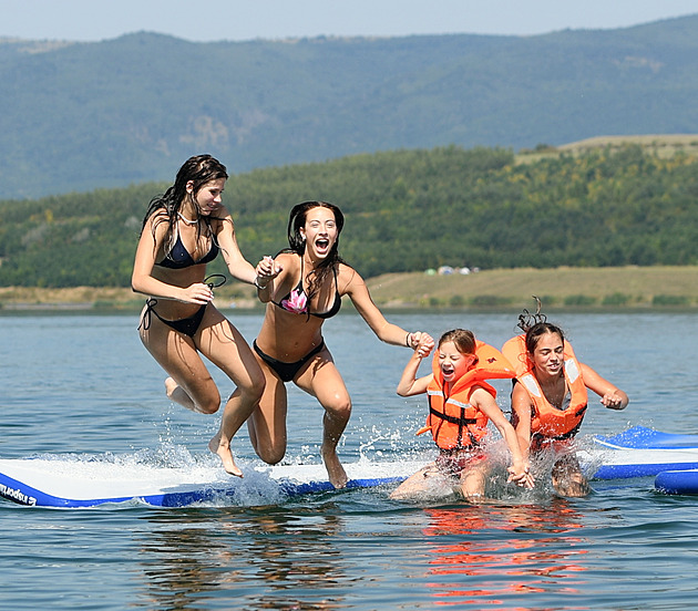 Čtvrteční tropy ukončí studená fronta. Po víkendu má ale znovu být přes 30 stupňů