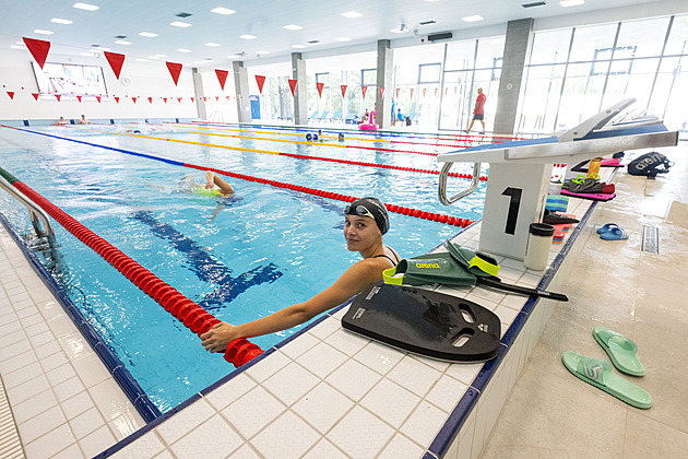 Wellness to není, ale atrakcí je dost. Nový bazén pozná, když se někdo topí