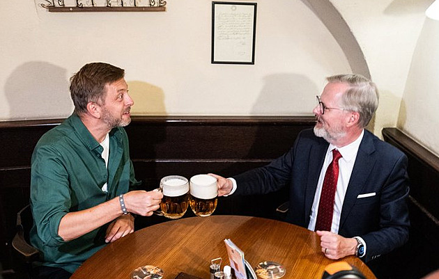 Rakušan si rýpl do ODS. Držím palce, ale neokopávejte kotníky, reaguje Fiala