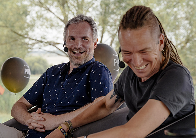 Piráti stvořili „nejpředvolebnější song“. Parodují žánr volebních písní