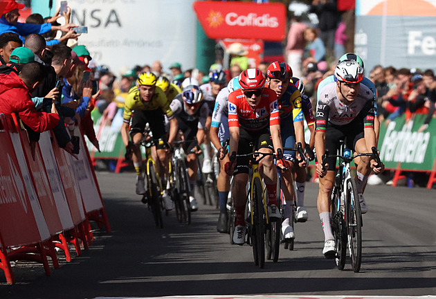 Vuelta ONLINE: Další den v horách. Únik je pohromadě, jsou v něm i Vine či Ayuso