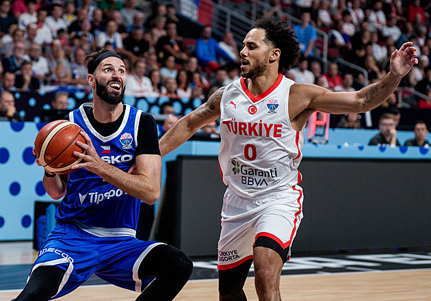 Oslavenec Hruban líčil: Kluky jsem prosil o lepší zápas. A Krejčí? Neměl svůj den