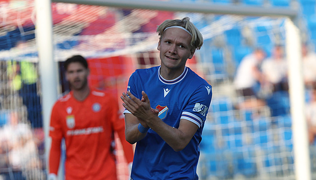 Fotbalové přestupy ONLINE: Šín už pózuje v Alkmaaru, Souček má další konkurenci