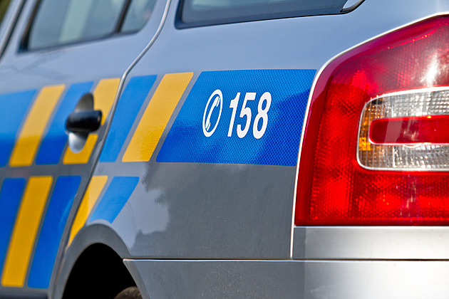 U Děčína se čelně srazila dvě auta. Řidička jednoho z nich zemřela