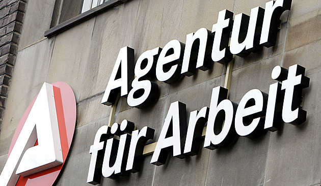 V Německu přibylo lidí bez práce, poprvé za deset let jich je přes tři miliony