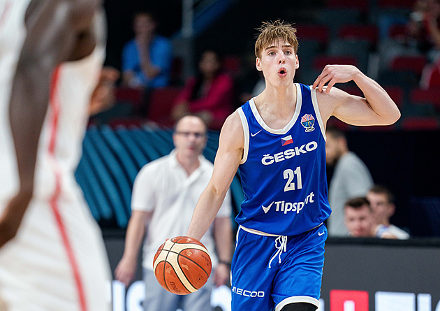 EuroBasket ONLINE: Češi musejí přidat, před bouřlivou kulisou se Estoncům daří