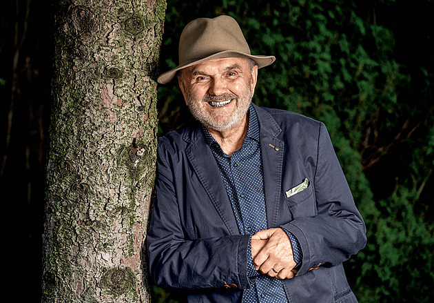 Tátův rukopis hitu Škoda lásky má v knihovně George Bush, líčí Josef Vejvoda