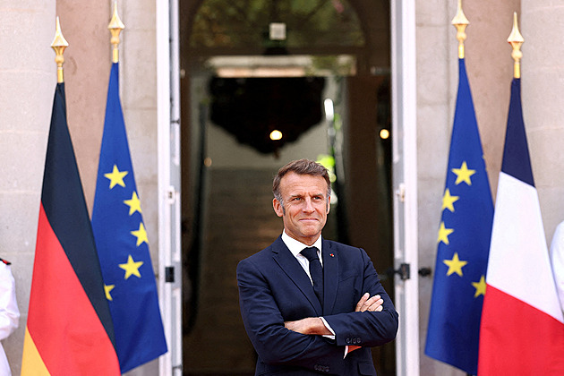 Blíží se Macronův pád? Prezident je v úzkých, Francii drtí spirála zadlužení