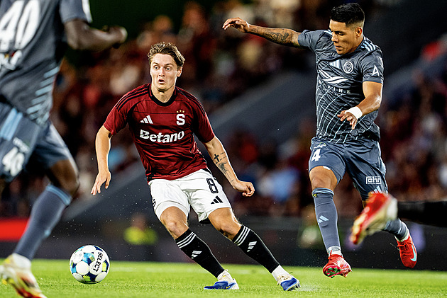 Fotbalové přestupy ONLINE: Kofod bude Spartě dlouho chybět, Slavia hlásí posilu