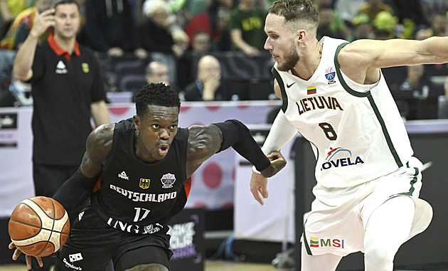 Němci opět úřadovali, Schröder si stěžoval na rasismus. Jokič dotáhl Srby k postupu