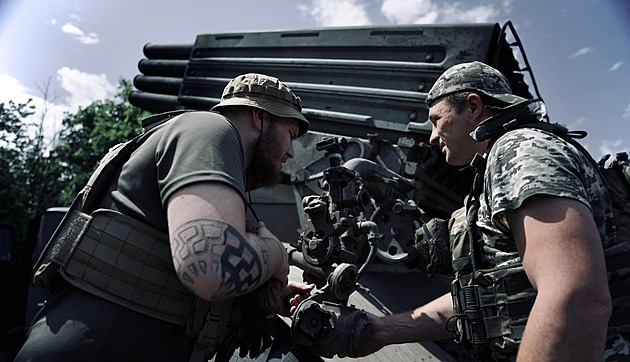 „Krabí klepeta“ odříznuta. Ukrajinci tvrdí, že obklíčili ruské jednotky u Dobropillje