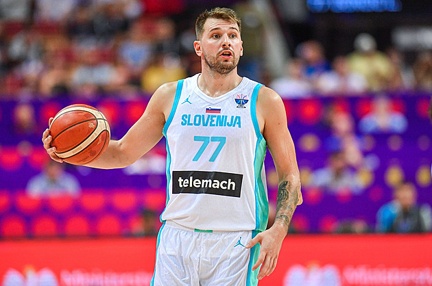 Slovince táhl Dončič, nasázel triple double. Francouzi přišli o neporazitelnost