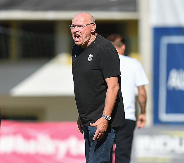 Koubek se po remíze čílil: Jsem zděšený, kam fotbal směřuje. Tohle byl wrestling!