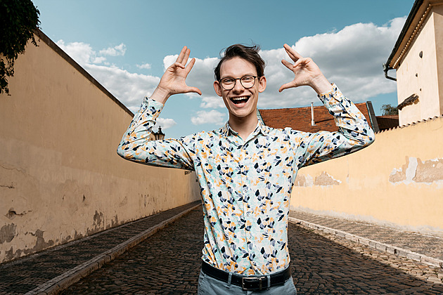 Léčil se s autismem, dnes je nadějným vědcem. Relaxuji u háčkování, říká