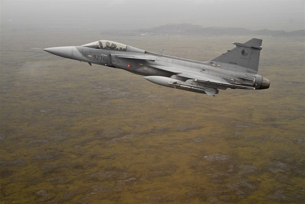 Stát podepsal smlouvu na pronájem gripenů do roku 2035, pak je nahradí F-35
