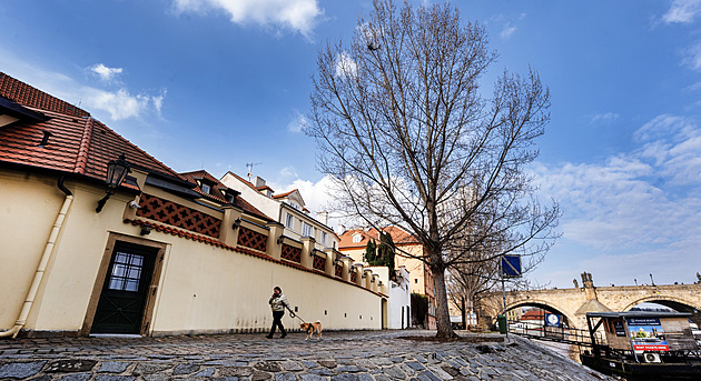 Nábřeží Karla Schwarzenberga. Praha nazve prostranství v centru po zesnulém politikovi