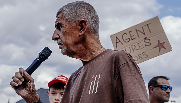 Na setkání s voliči někdo na předsedu ANO Babiše zaútočil berlí, politik je v nemocnici