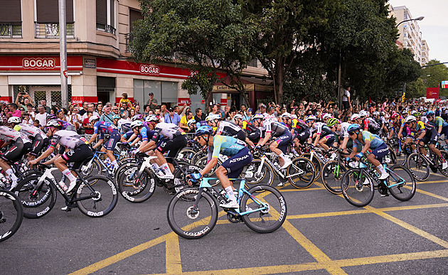 Vuelta ONLINE: Po dni volna se znovu závodí. Peloton opět čeká dojezd na kopec