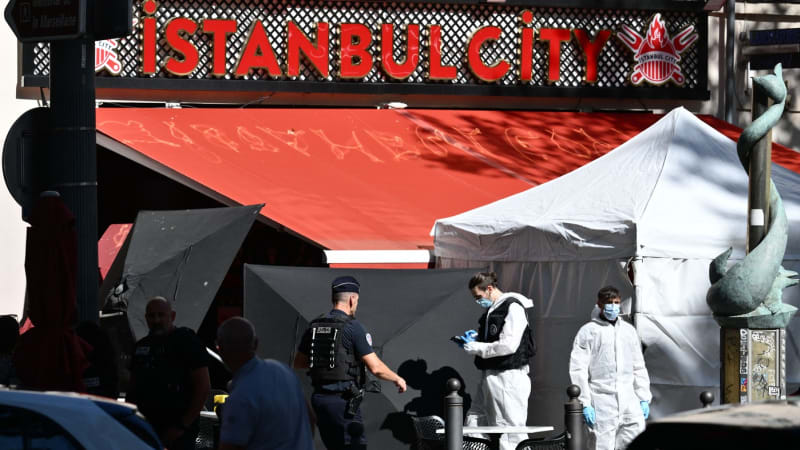 Tunisan pobodal ve Francii pět lidí, policie ho zabila. Měl velké řeznické nože, líčí svědek