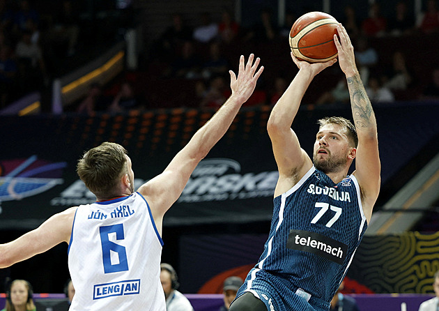 Dončič bojoval s fauly, přesto táhl Slovince k postupu. Řekové šetřili Janise a narazili