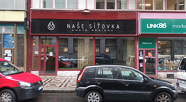 Výkladní síň lokálních výrobců střídají asijské potraviny. Končí ambiciózní projekt