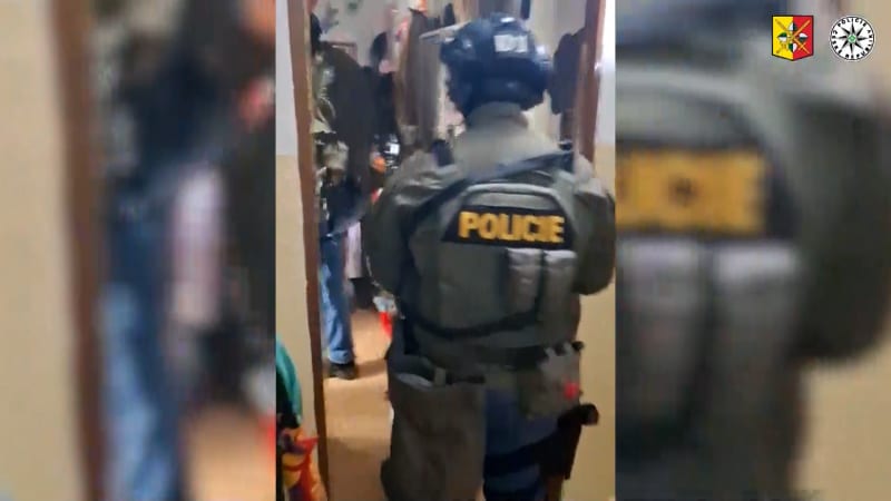 Gang zlodějů aut dopaden: V Praze řádila obávaná čtveřice seniorů, ukradla 20 vozů