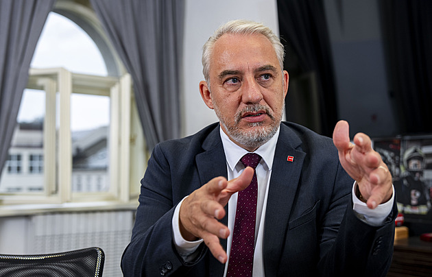 Zvyšte platy, jinak to do voleb pocítíte, vzkazuje vládě šéf odborářů Středula