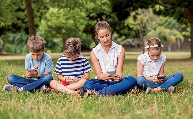 Počítač v druhé třídě, mobil nejdřív ve čtvrté. Expertka na digitální výchovu radí