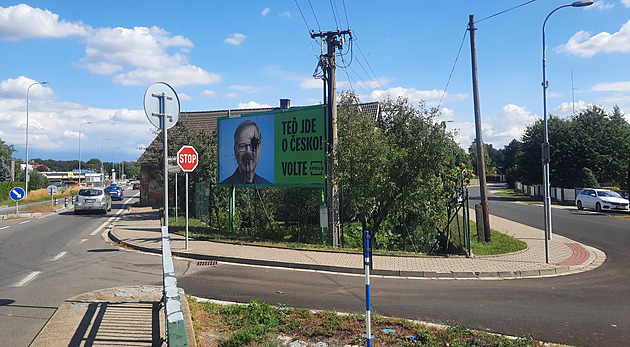 Boj o voliče graduje. Fiala v Pardubicích jen pár dní před Babišem