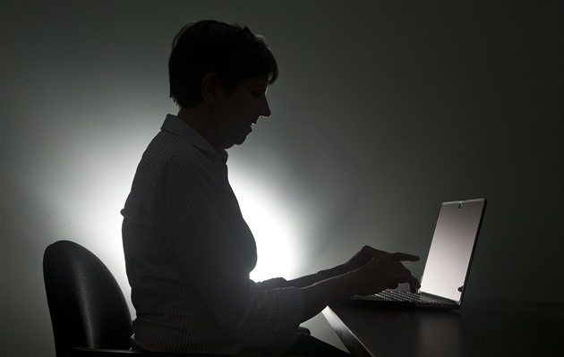 Fotka romského prvňáka spustila nenávistné komentáře, řeší je policie