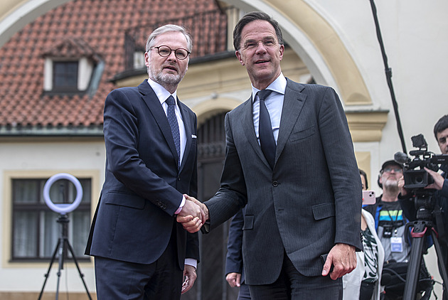 Muniční iniciativa je obrovský úspěch, řekl Rutte po jednání s Fialou