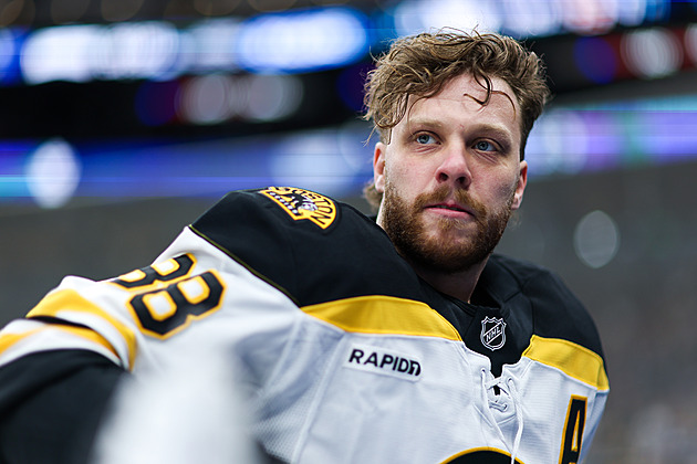 Pryč ze dna. Pastrňák hodil nevydařenou sezonu za hlavu, Boston chce do play off
