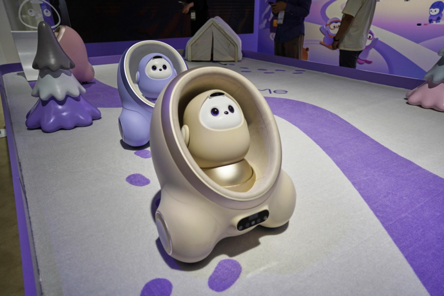 TCL do Berlína přivezlo žhavé novinky: největší televizi na světě či sympatického robota