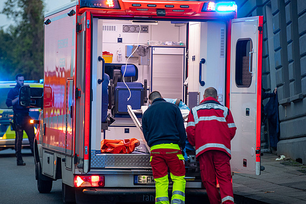 V německém Essenu pobodal žák učitelku a dal se na útěk