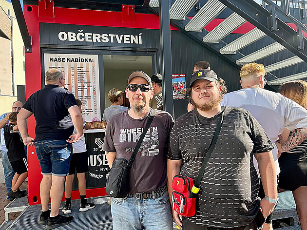 Ani pivo, ani klobása. To jsme na fotbale? Saúdové hráli fotbalový přátelák v Praze