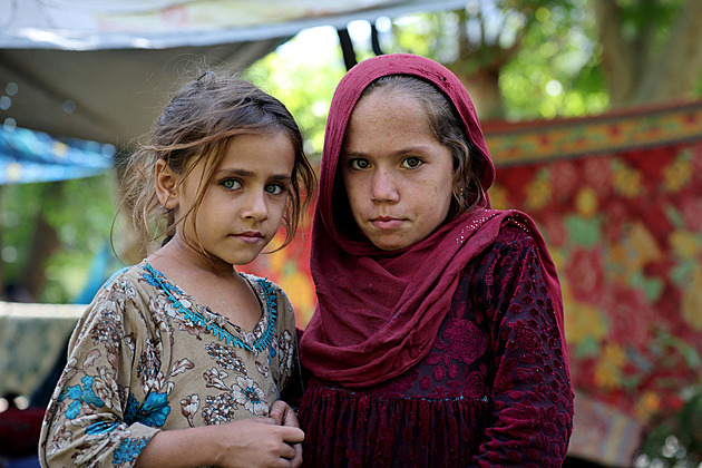 Ženám se nepomáhá. Afghánky zůstávají pod sutinami, muži se jich nesmí dotknout