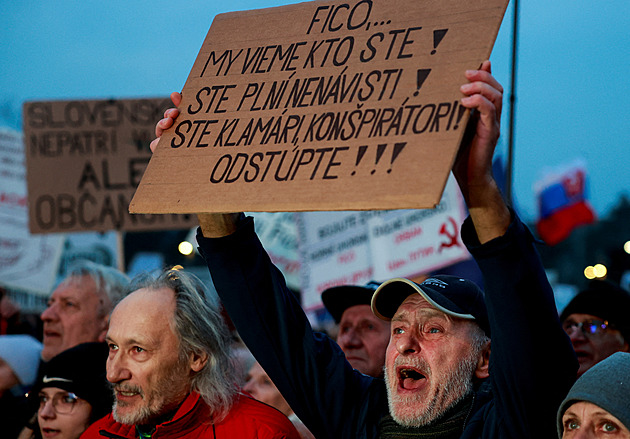 Na Slovensku se znovu sejdou odpůrci Fica. Po jeho návštěvě Pekingu a Ukrajiny