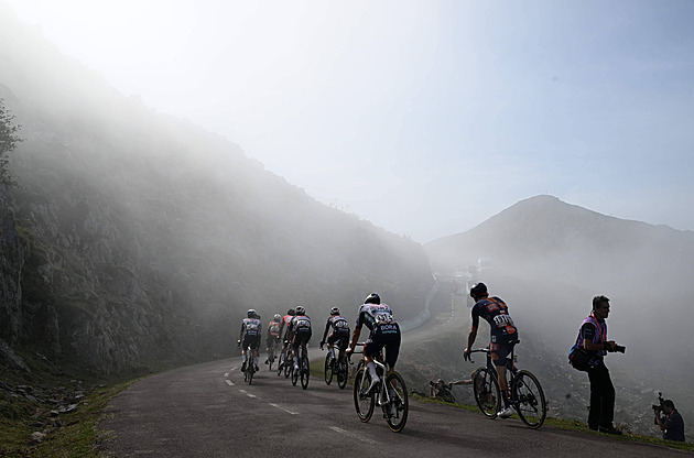 Vuelta ONLINE: Opět v horách Asturie. Únik se zužuje, Hirt se ale stále drží na čele