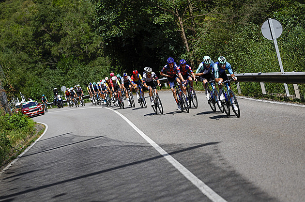 Vuelta ONLINE: Soler zaútočil a vyrazil do sóla, Hirtova skupina ho marně stíhá