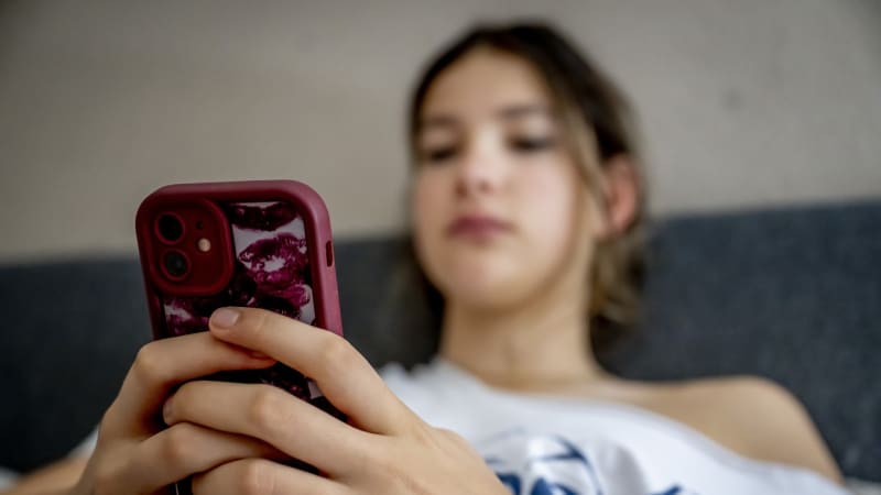 Šmírování, nebo ochrana dětí? Expert z Bruselu o chat control: Má to malou šanci na schválení