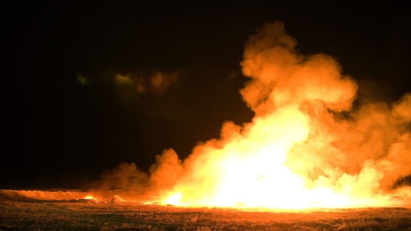 Rozsáhlý požár automobilů v Brně: Od hořící dodávky přeskočily plameny na další tři vozy
