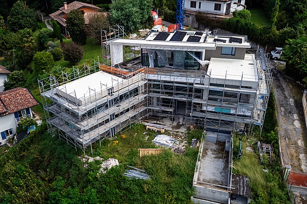 Opulentní hnízdečko lásky Dary Rolins a Pavla Nedvěda v Itálii roste před očima